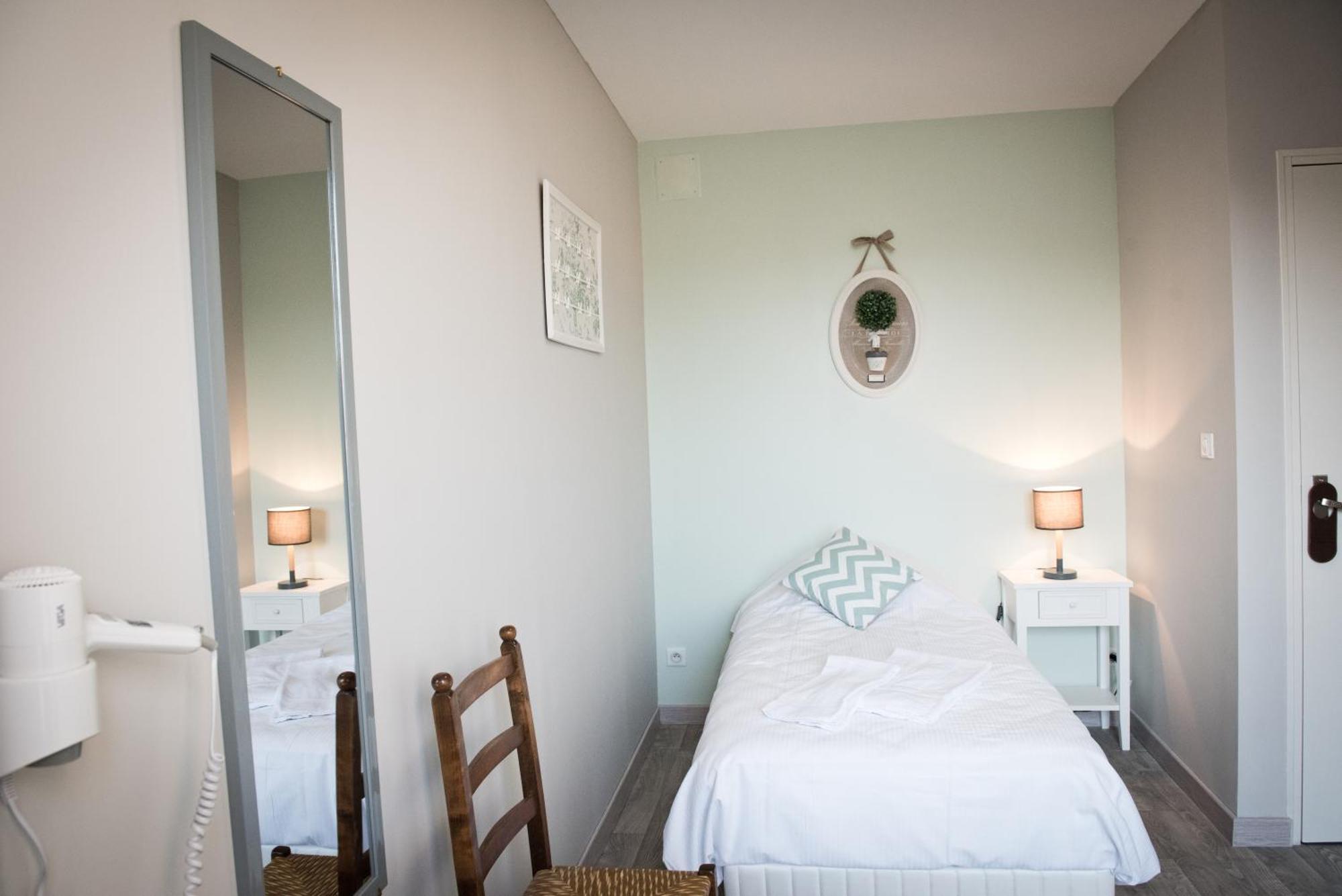 Logis Hotel Restaurant Le Relais Fleuri Vervins Εξωτερικό φωτογραφία