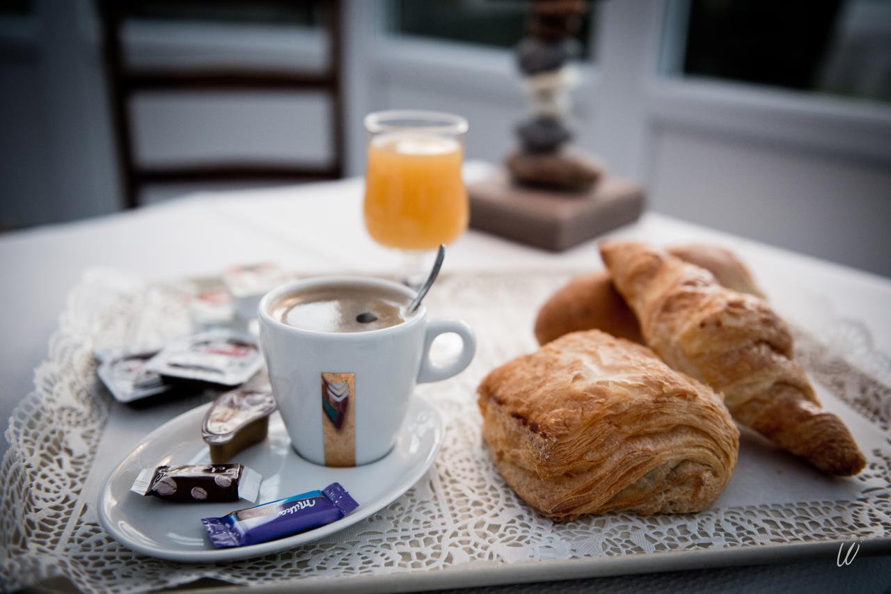 Logis Hotel Restaurant Le Relais Fleuri Vervins Εξωτερικό φωτογραφία